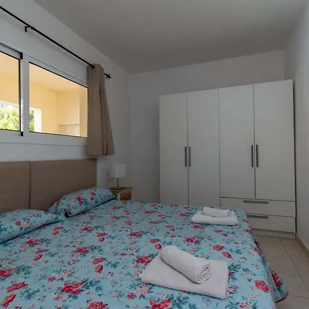 Sunset - 2 Bedroom Apartment *